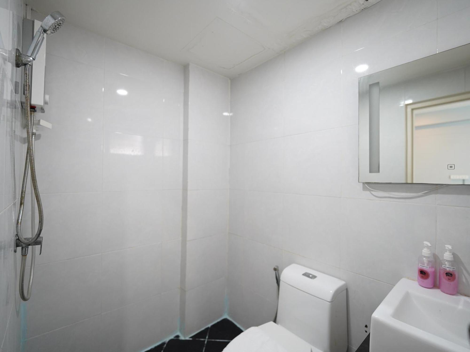 Roomquest Bangkok Don Mueang Airport Phòng bức ảnh